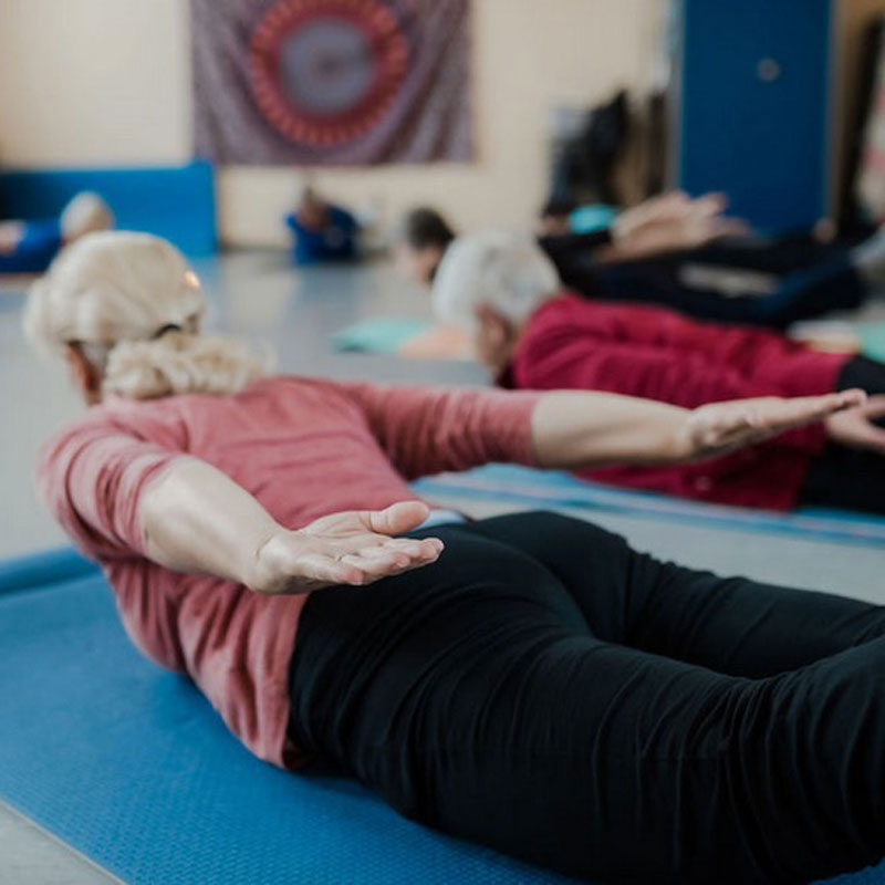 Yoga in Derching macht Spaß für Frauen und Männer